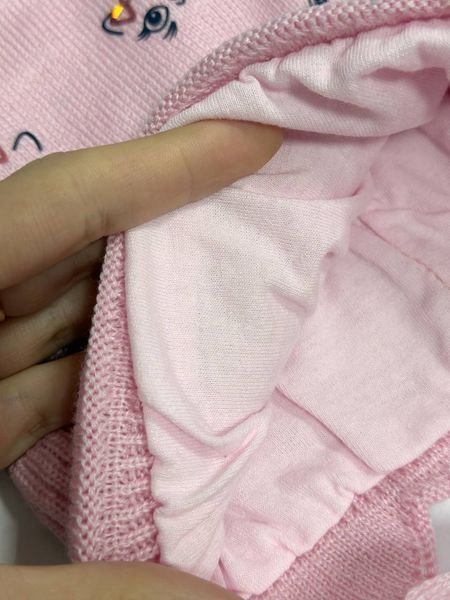 Демисезонная детская шапочка на хлопковой подкладке на завязках Котики 46-48 см. Розовый 40955 фото