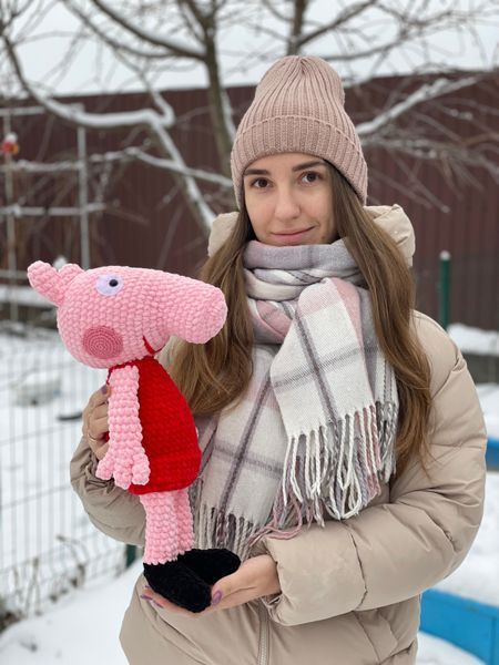 Плюшевая вязаная игрушка Свинка Пепа в платье Розовый 4147 фото